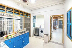 4 Bedrooms Vacation House  | 私人廚房 | 大型雪櫃/冰箱、微波爐、爐具、洗碗機