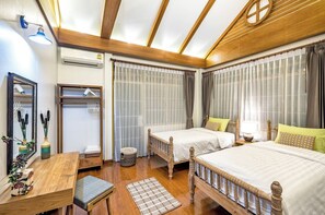4 Bedrooms Vacation House  | 4 bedrooms, desk, iron/ironing board, rollaway beds - Nimman Pool Villa (Chiang Mai)