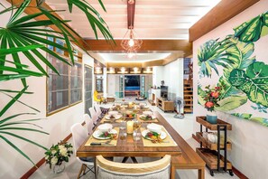 4 Bedrooms Vacation House  | Living area | Smart TV