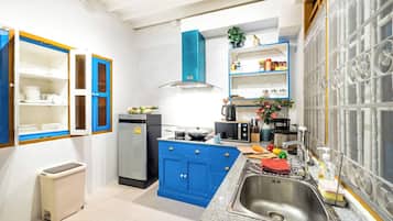 4 Bedrooms Vacation House  | Private kitchen | Full-size fridge, microwave, stovetop, dishwasher