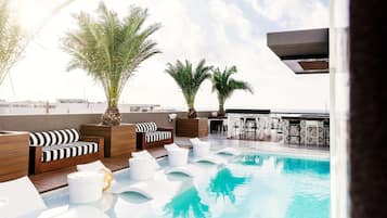 Outdoor pool, pool loungers