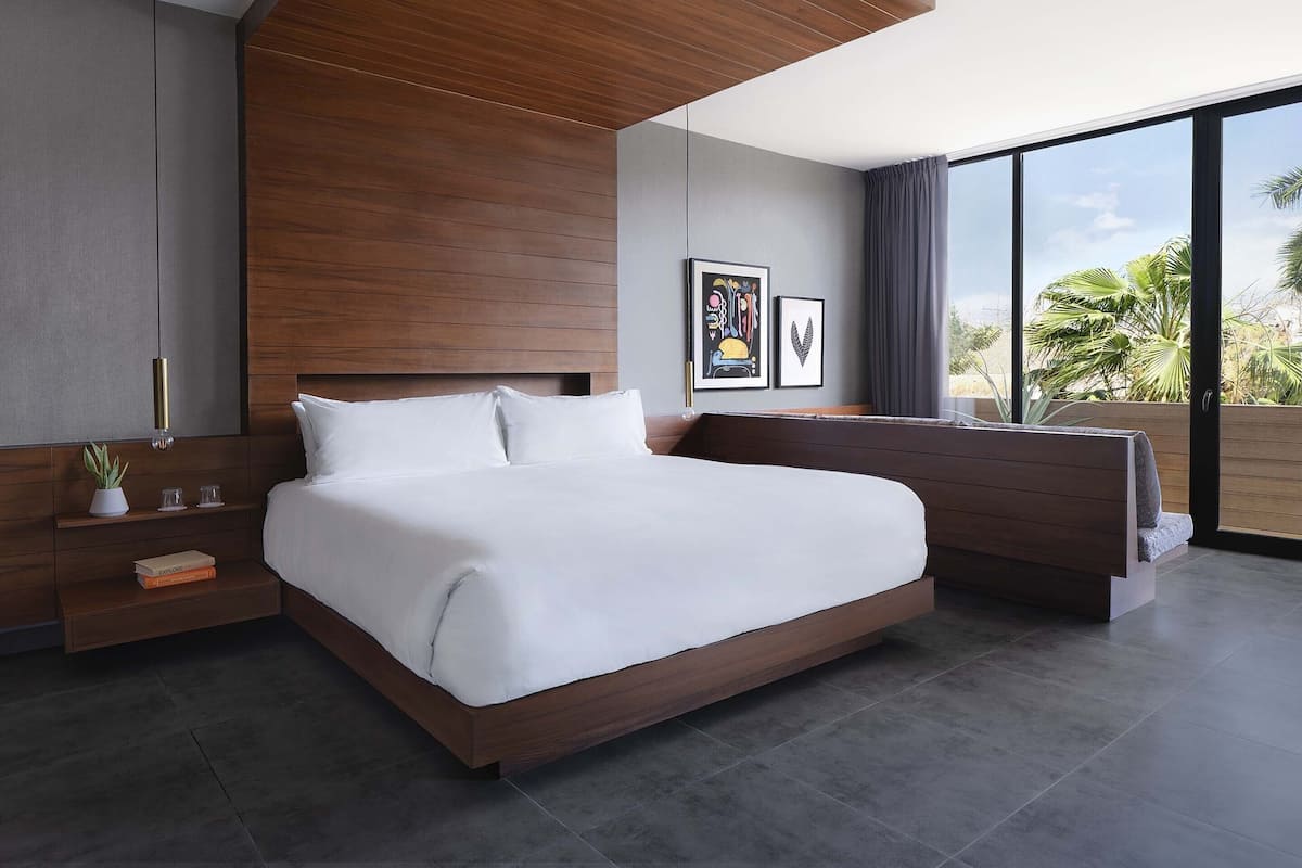 1 bedroom, Egyptian cotton sheets, premium bedding, in-room safe