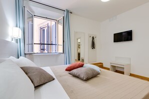 Kamar Double atau Twin Deluks | Seprai premium, minibar, brankas, dan didekorasi berbeda-beda