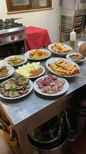 Lunch and dinner served  - Agriturismo Il Melograno (Modica)