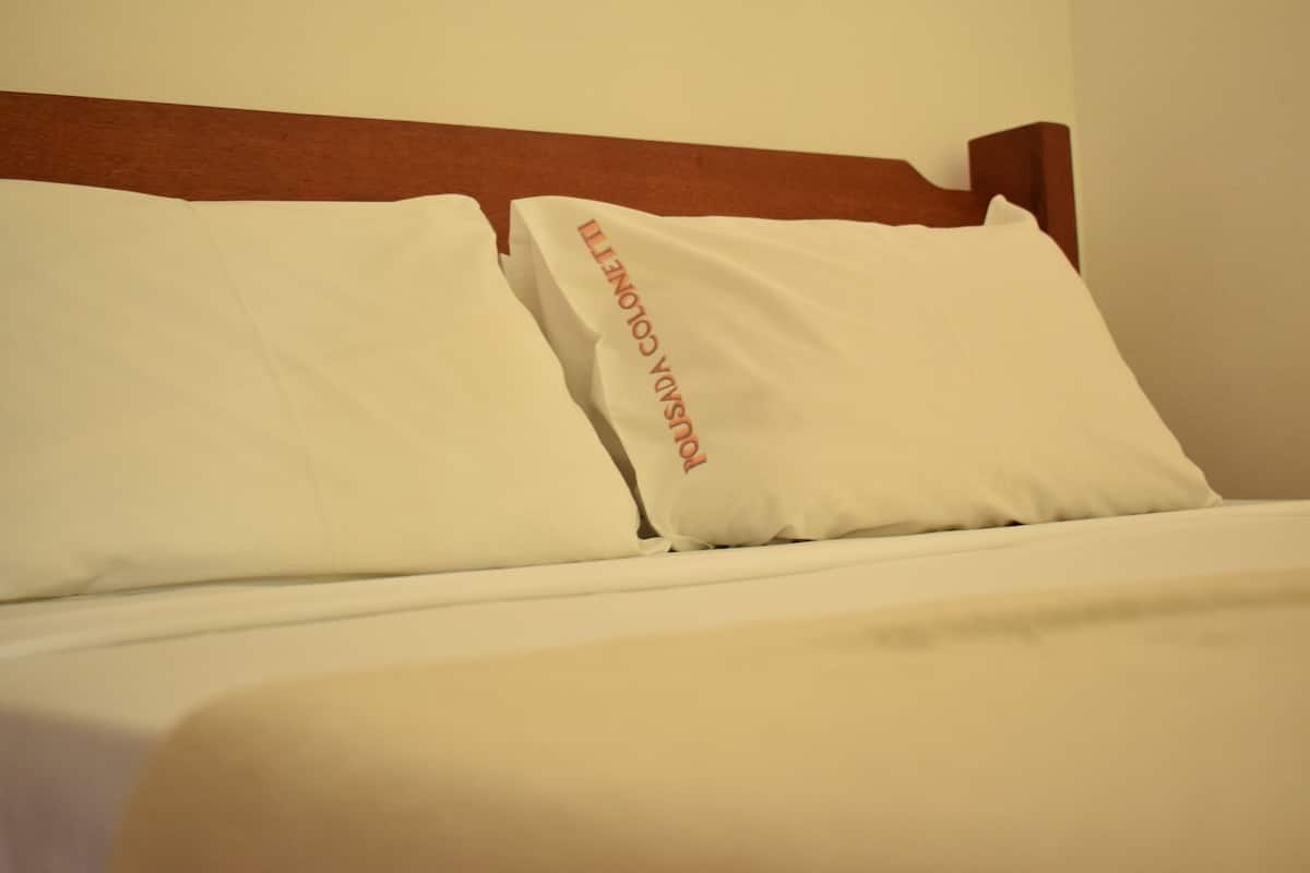 Minibar, tirai kedap cahaya, dan Wi-Fi gratis