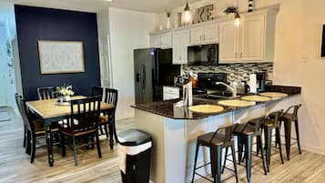 Appartamento, 3 camere da letto | Cucina privata | Frigorifero, microonde, lavastoviglie, macchina per tè/caffè