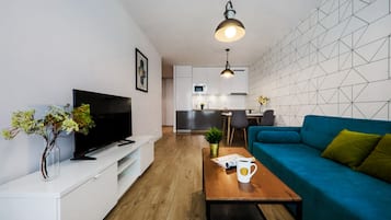 Apartamento ejecutivo, 1 habitación, balcón | Sala de estar | Una televisión de pantalla plana, Netflix, servicios de streaming