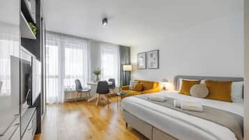 City Studio Suite, 1 Queen Bed with Sofa bed | 1 bedroom, individually decorated, individually furnished