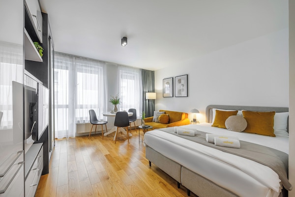 City Studio Suite, 1 Queen Bed with Sofa bed | 1 bedroom, individually decorated, individually furnished