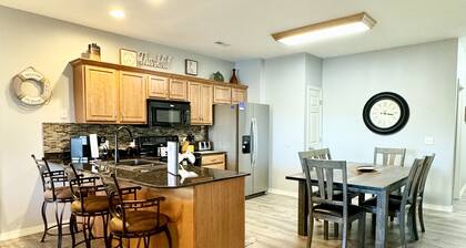 Family Condo B-4 near Table Rock Lake by RedAwning
