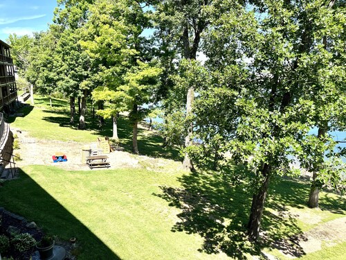 Family Condo B-4 near Table Rock Lake by RedAwning