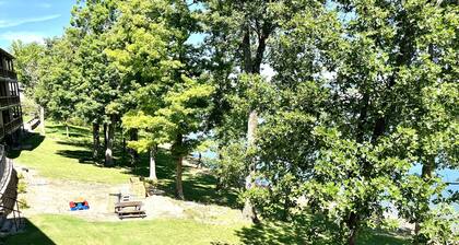Family Condo B-4 near Table Rock Lake by RedAwning