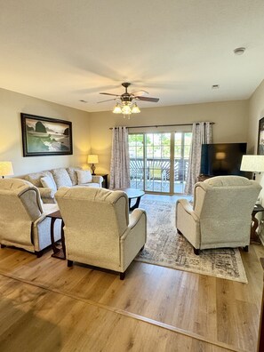 Condo, 3 Bedrooms | Living area