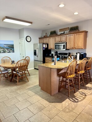 Condo, 3 Bedrooms | Private kitchen