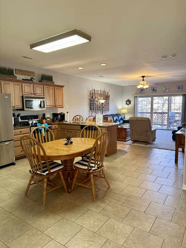 Condo, 3 habitaciones | Interior