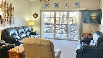 Condo, 3 Bedrooms | Living area