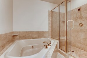 Stadtwohnung, 3 Schlafzimmer | Badezimmer | Handtücher