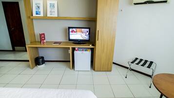 Quarto superior | Frigobar, cofres nos quartos, escrivaninha, cortinas blackout