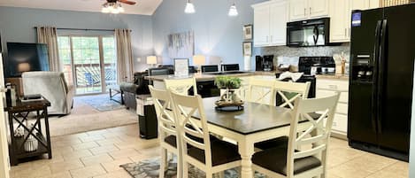 Condo, 3 habitaciones | Interior