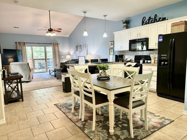 Condo, 3 quartos | Parte interna