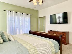3 bedrooms, iron/ironing board, free WiFi, bed sheets - Upper level Condo A-7 with Large Private Balcony by RedAwning (Hollister)