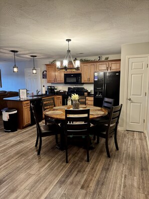 Condo, 3 Bedrooms | Dining