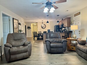 Condo, 3 Bedrooms | Living area