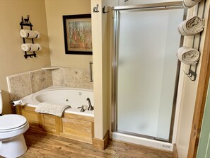 Condo, 3 Bedrooms | Bathroom - Lodge Style Condo B-8 with Dock Access by RedAwning (Hollister)