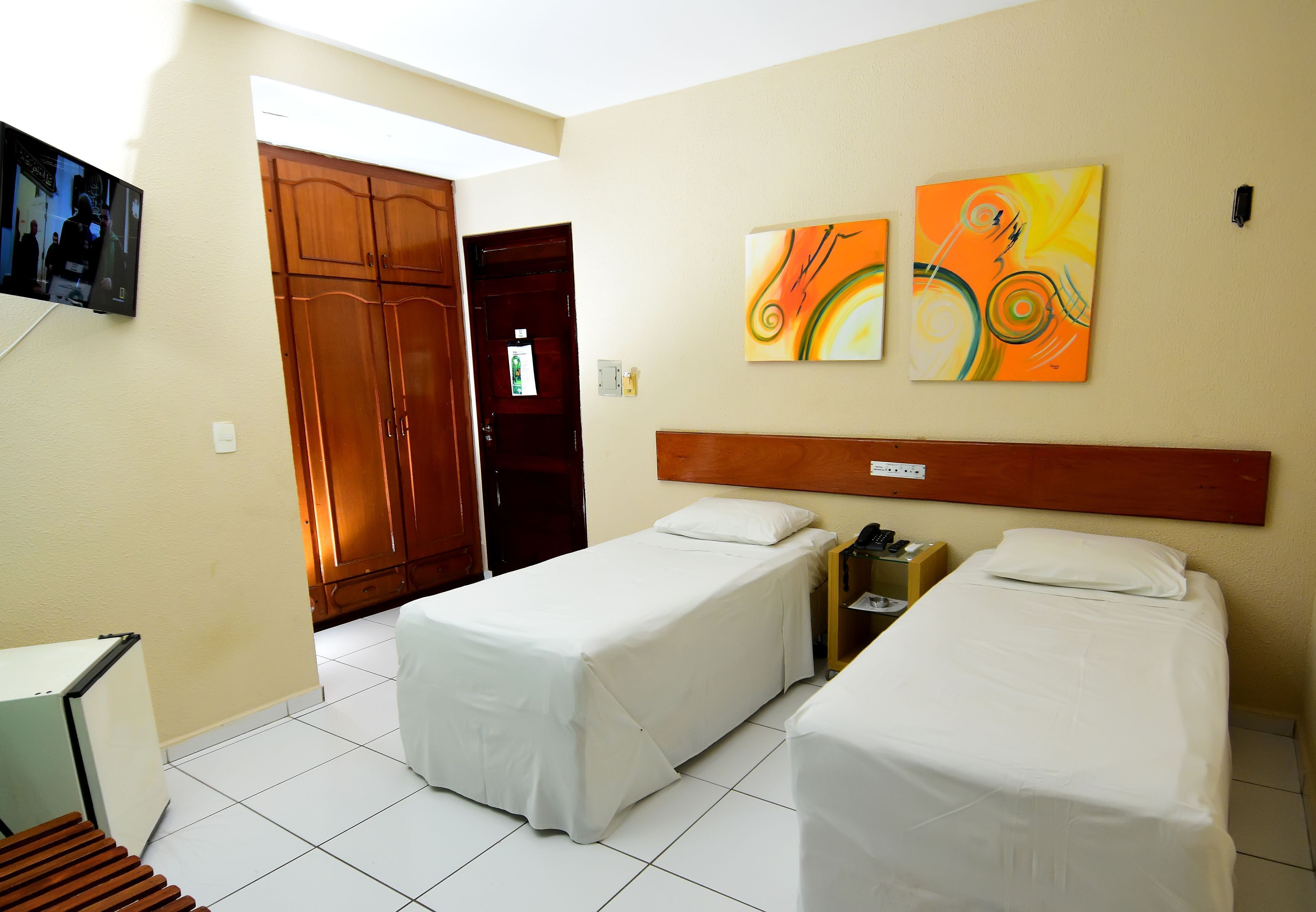 Minibar, free WiFi, bed sheets