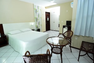 Frigobar, Wi-Fi de cortesia, roupa de cama