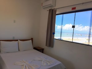 Cortinas blackout, Wi-Fi de cortesia, roupa de cama