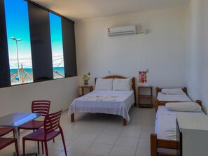 Cortinas blackout, wifi gratis y ropa de cama 