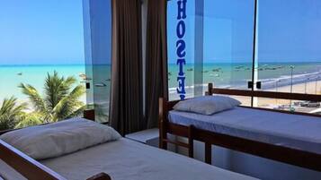 Cortinas blackout, Wi-Fi de cortesia, roupa de cama