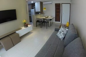Superior Apartment, 2 Bedrooms, Balcony, Poolside | Living room | Smart TV - NUI Supreme Beach Living (Ipojuca)