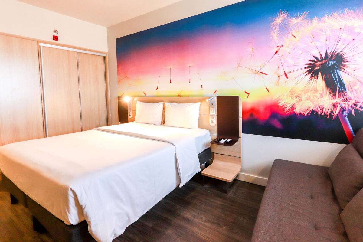 Superior-Zimmer, 1 Doppelbett und Schlafsofa | Minibar, Zimmersafe, Schreibtisch, laptopgeeigneter Arbeitsplatz