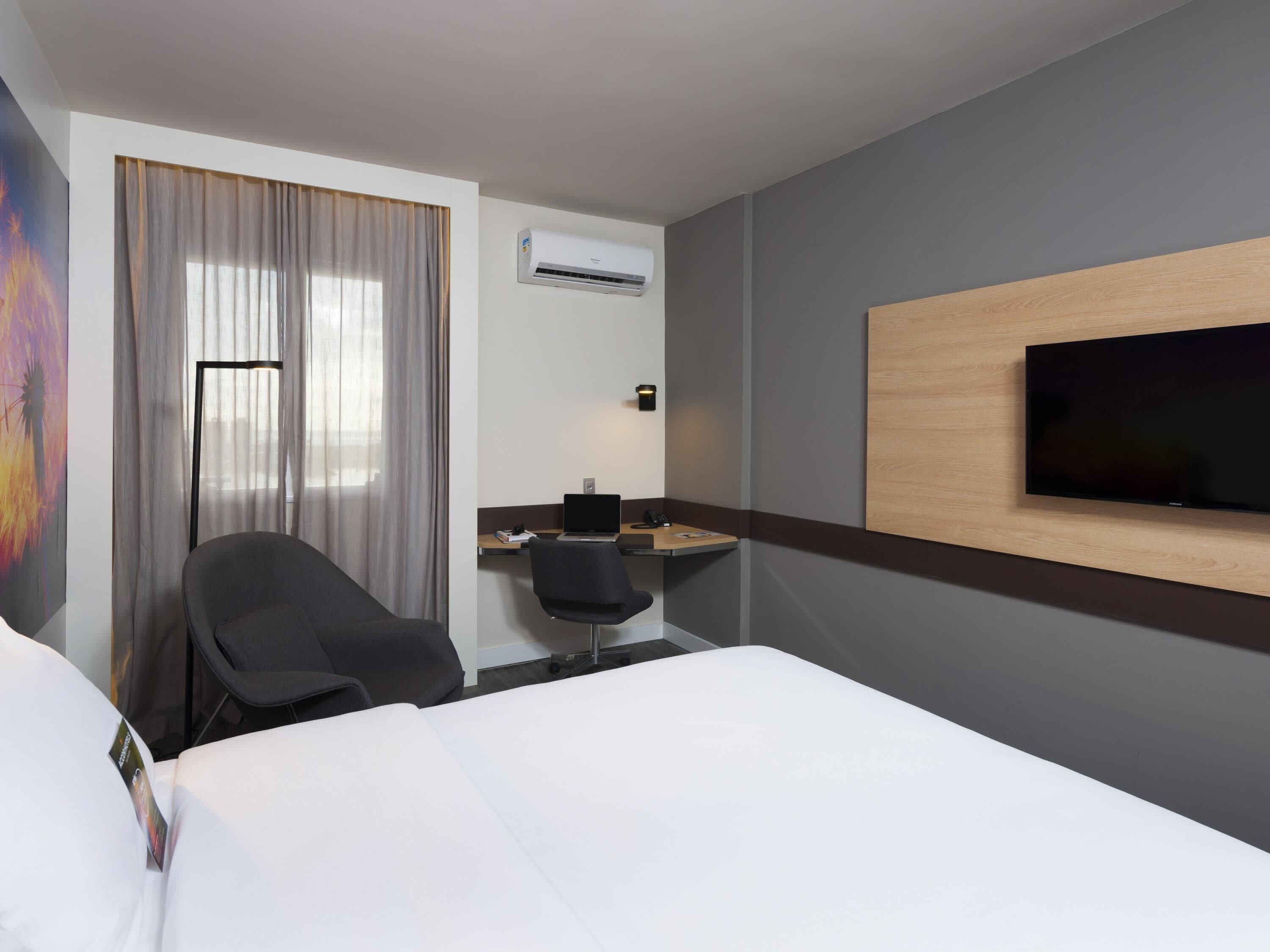 superior room, 1 double bed | minibar, in-room safe, desk, laptop workspace