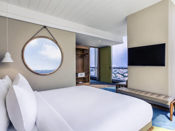 Suíte, 1 cama King | Roupas de cama premium, cofres nos quartos, escrivaninha