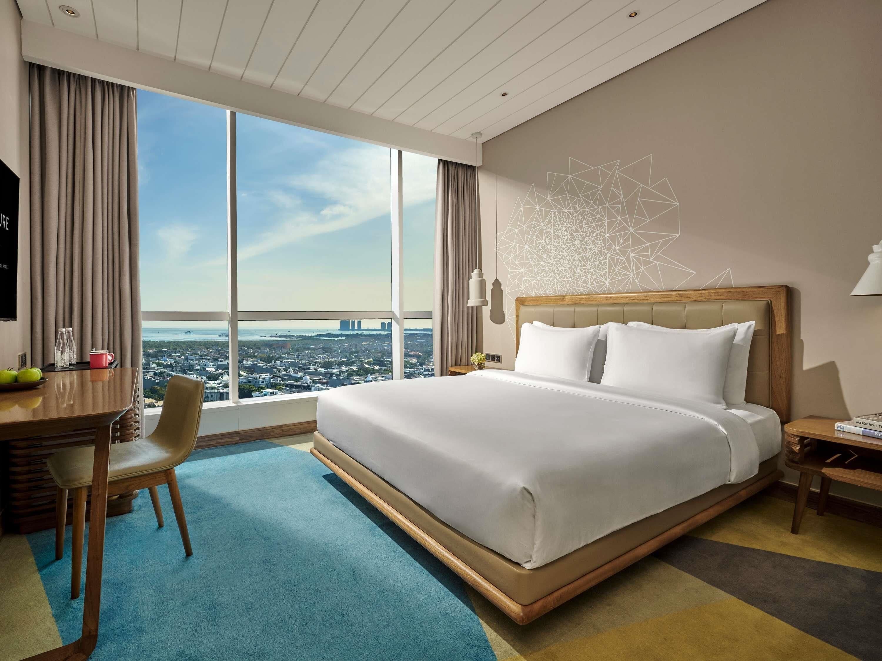 Quarto superior, 1 cama King | Roupas de cama premium, cofres nos quartos, escrivaninha