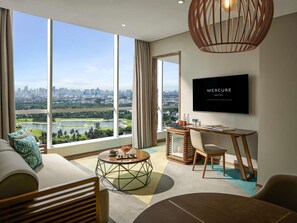 Suite - 1 kingsize-seng | Premium-sengetøj, pengeskab på værelset, skrivebord