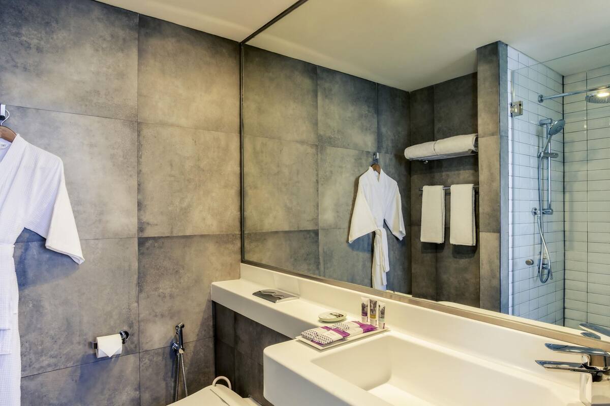 1 bedroom, in-room safe, desk, soundproofing