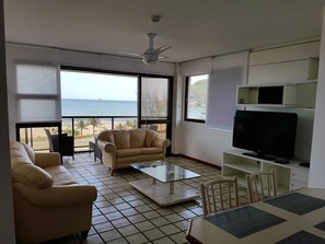 47-inch LCD TV with cable channels, TV - Apartamento de Frente para Praia (Rio de Janeiro)