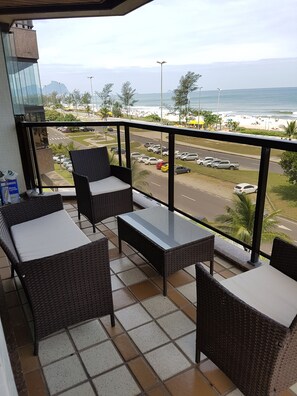 Balcony - Apartamento de Frente para Praia (Rio de Janeiro)