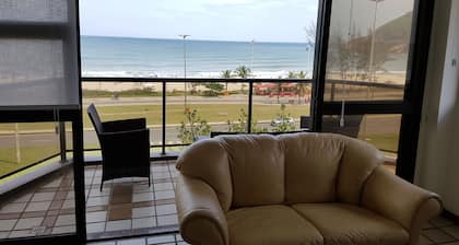 Apartamento de Frente para Praia