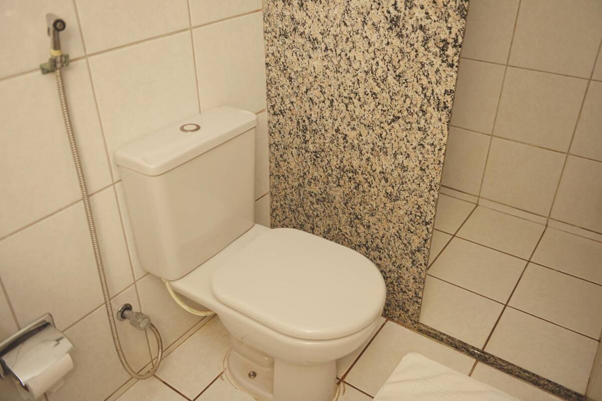 shower, free toiletries, towels