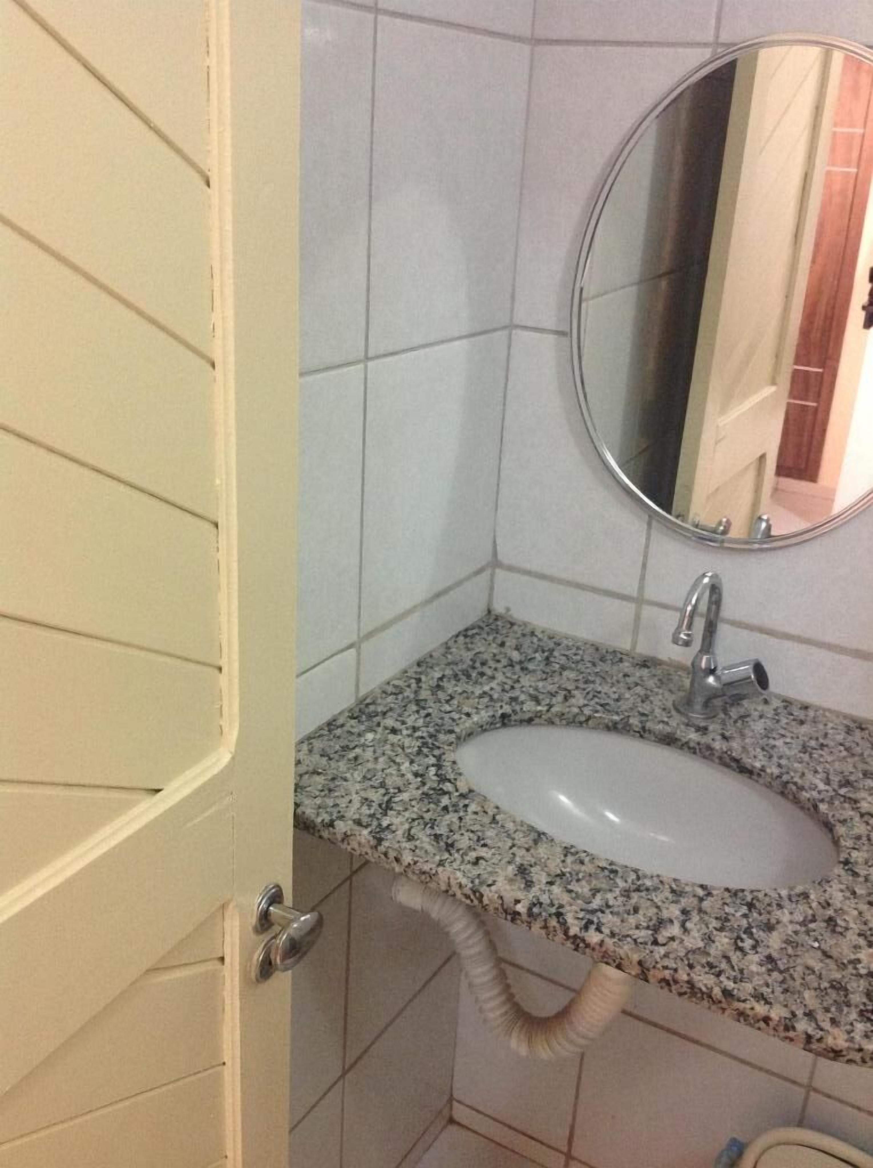 shower, free toiletries, towels