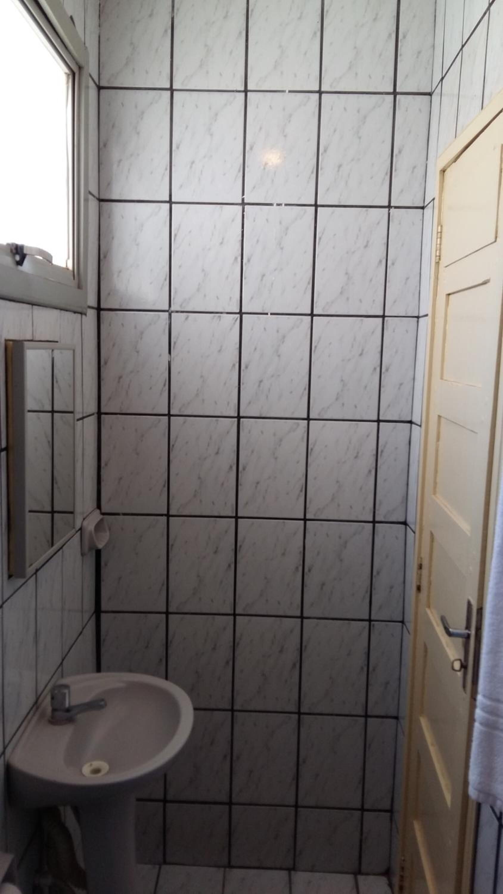 shower, free toiletries, towels