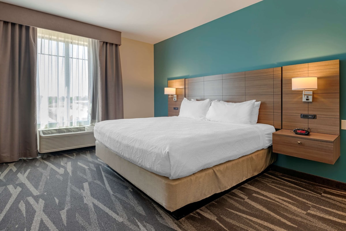 pillow-top beds, in-room safe, individually decorated