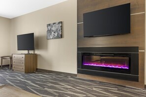 Suite, 1 King Bed, Non Smoking, Jetted Tub