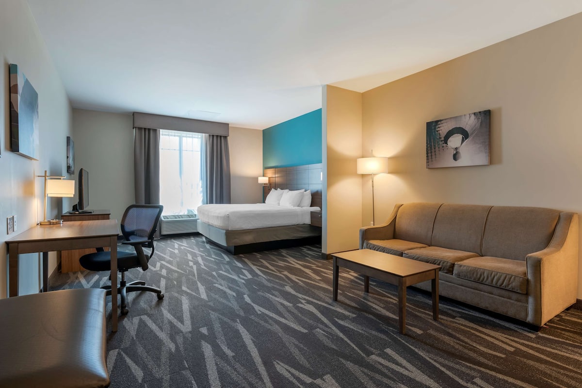 pillow-top beds, in-room safe, individually decorated