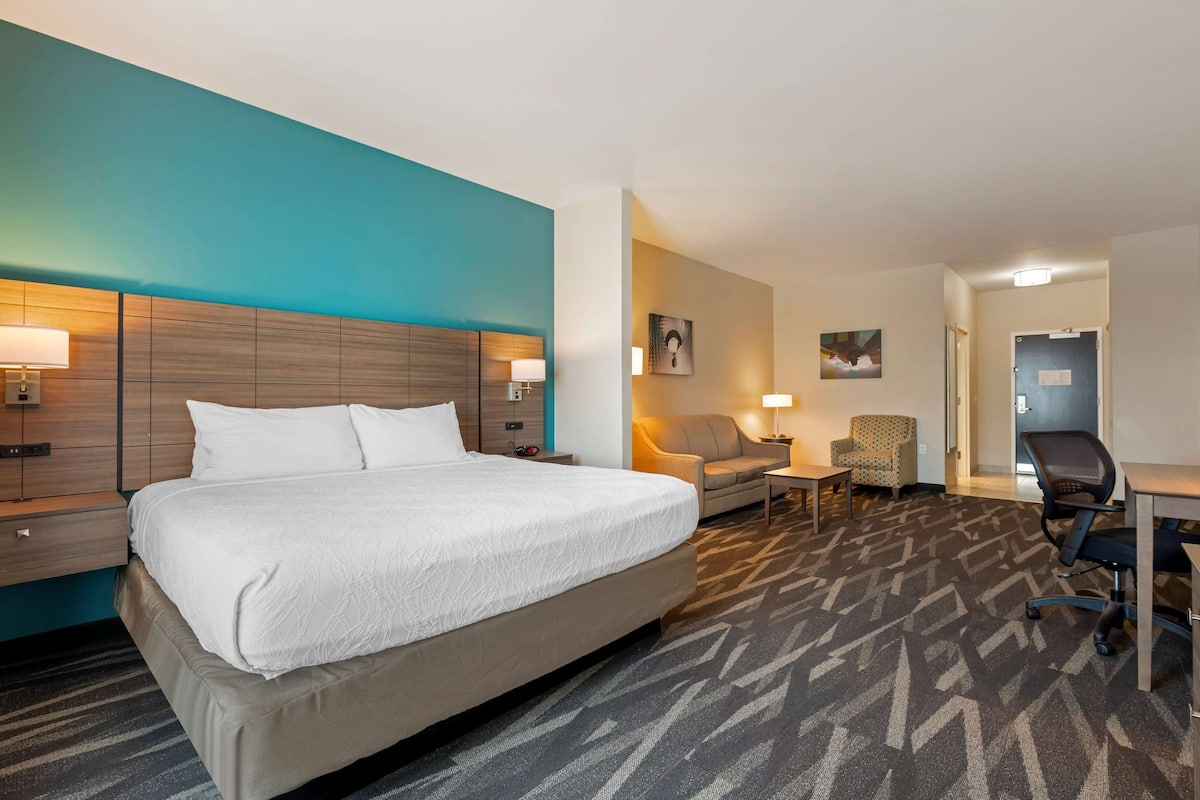 pillow-top beds, in-room safe, individually decorated